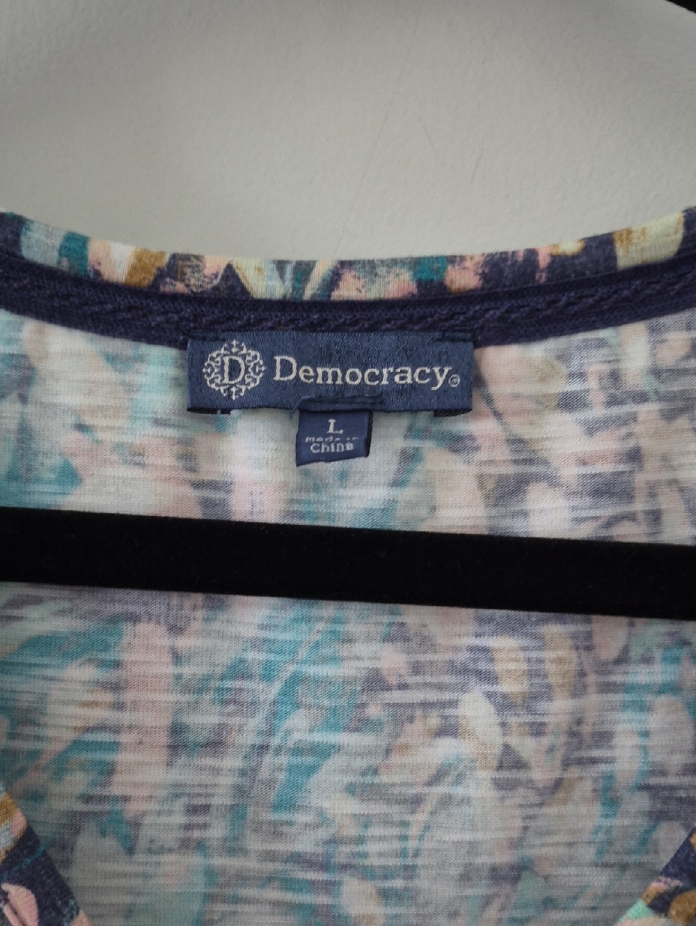 Democracy Multi-colored Ruched Top - Picture 2 of 5